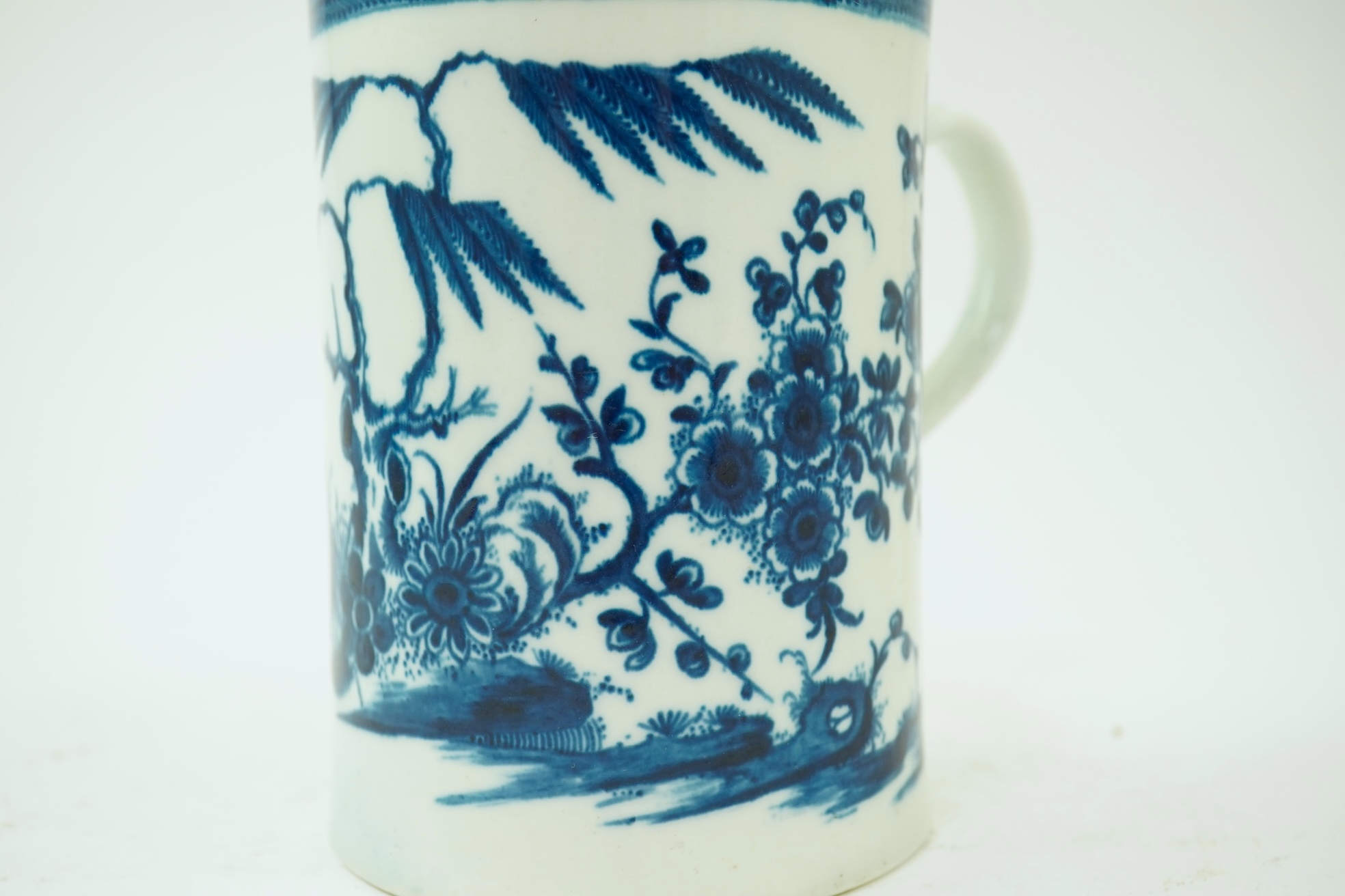 A Worcester blue and white mug decorated with the Candle Fence pattern, c.1760-1770